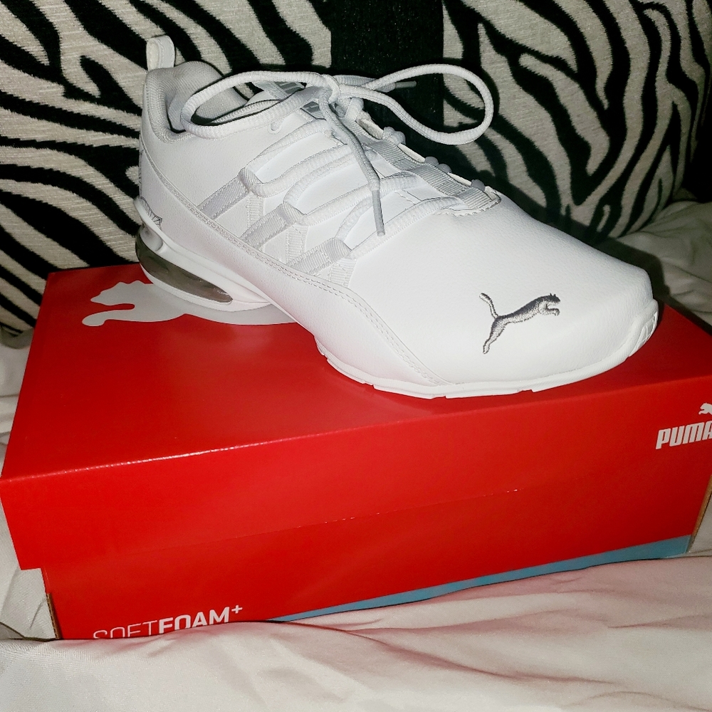 PUMA all white softfoam Wide Size 8 1/2